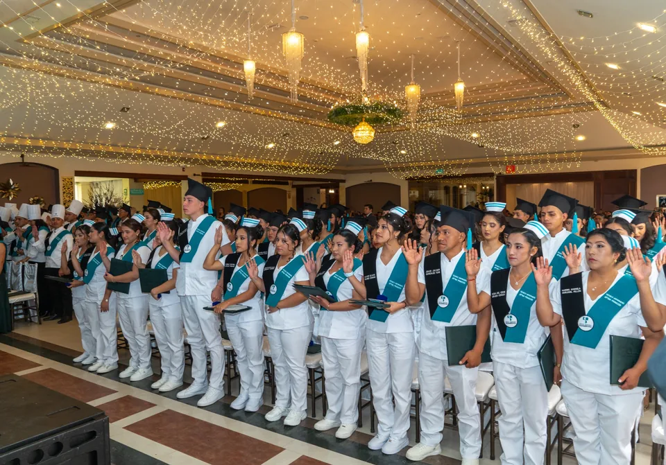 Estudiantes del Tecnológico Sudamericano durante una ceremonia de incorporación